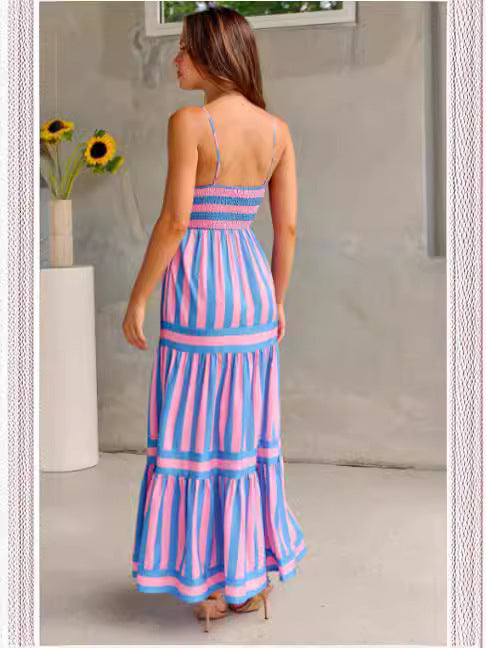 Robe longue d’été à bretelles, imprimée à rayures, avec poches, col carré, dos nu — tenue tendance pour femmes, idéale pour les vacances à la plage